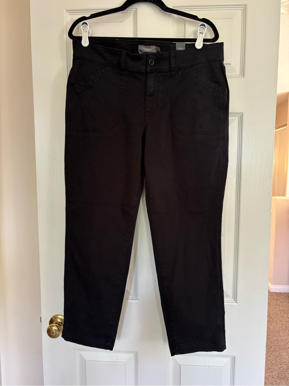 Torrid Relaxed Utility Crop Pant in Black NWT